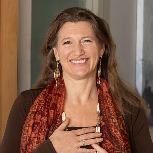 Dr. Arielle Schwartz headshot