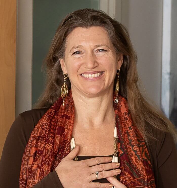 Dr. Arielle Schwartz headshot